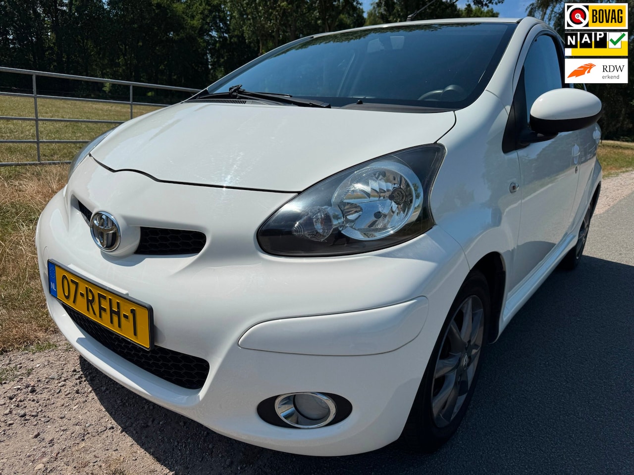 Toyota Aygo - 1.0-12V Dynamic Navigator AUTOMAAT|airco|navigatie - AutoWereld.nl
