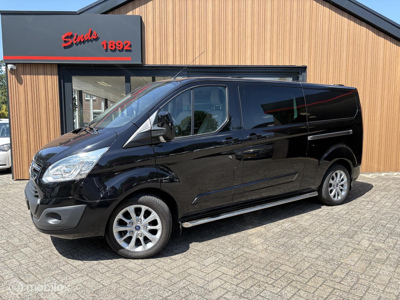 Ford Transit Custom - Dubbele Cabine 330 2.2 TDCI 125 Pk L2H1 | Limited Dubbele schuifdeur | Leder | Trekhaak | - AutoWereld.nl