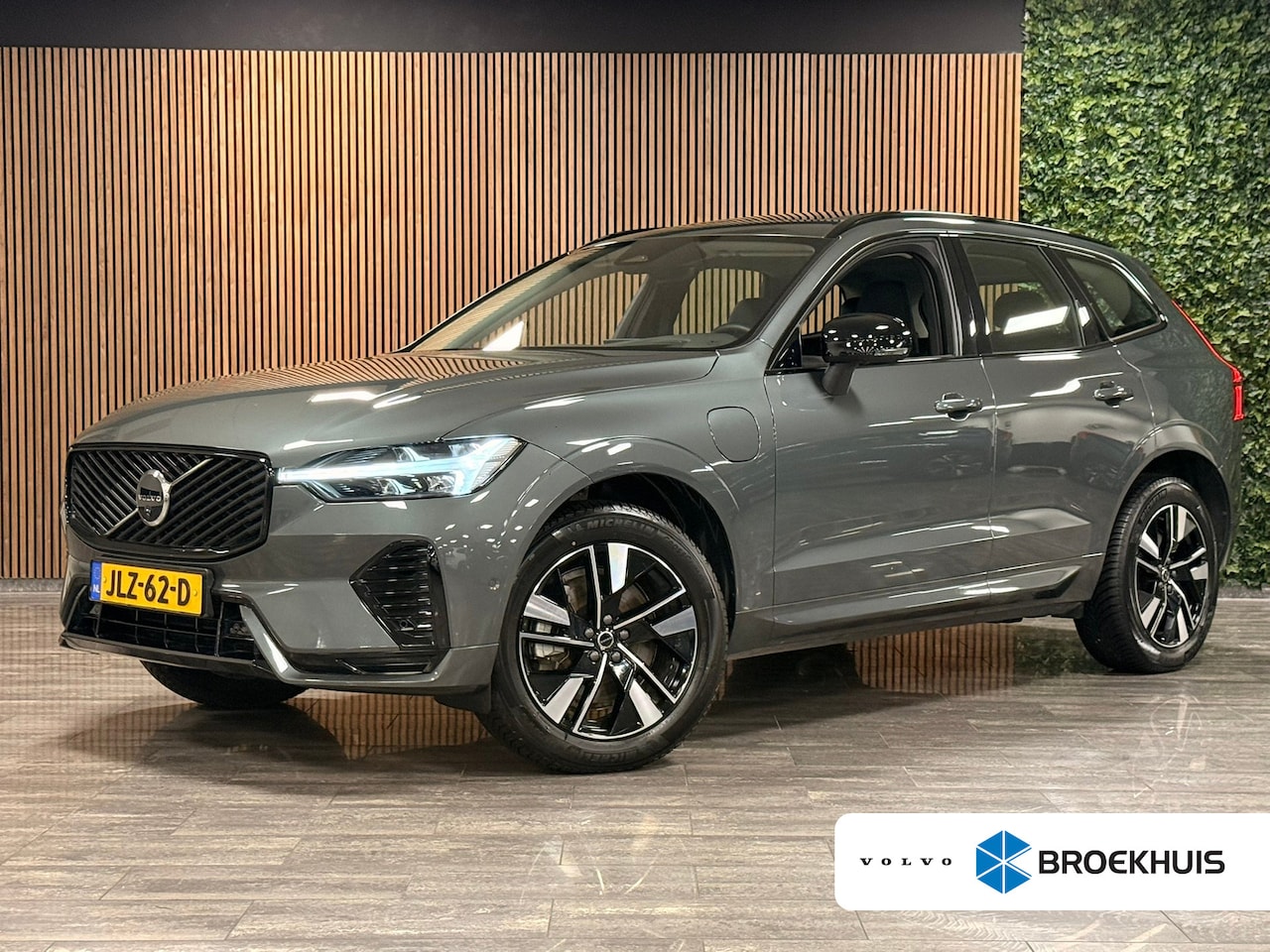 Volvo XC60 - T6 AWD Recharge Plus Dark | MY26 Facelift | Schuifdak | Trekhaak | 360° Camera | | Head-Up - AutoWereld.nl