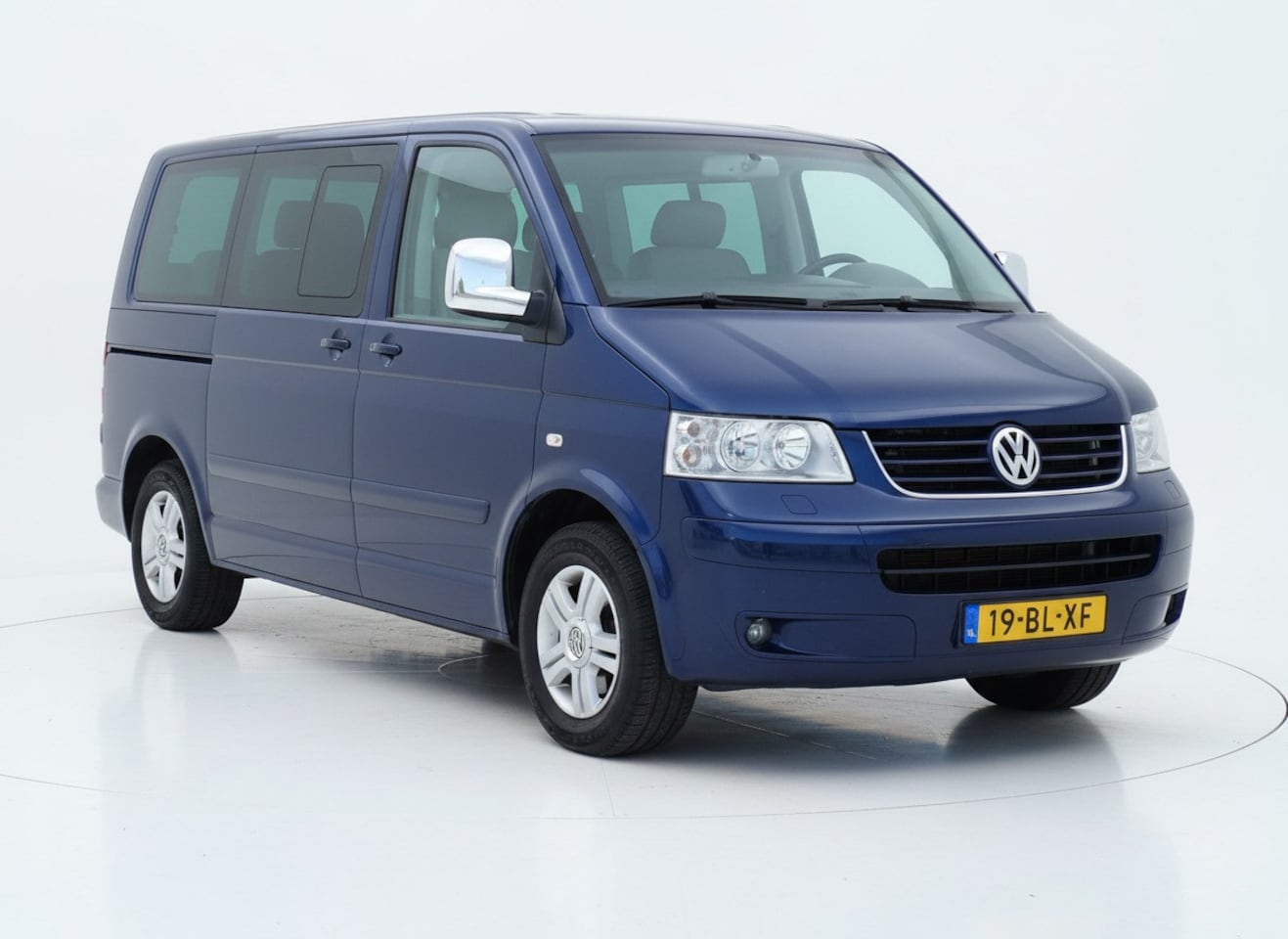 Volkswagen Multivan - 2.5 TDI 300|Cruise|Leder|Trekhaak|Clima - AutoWereld.nl