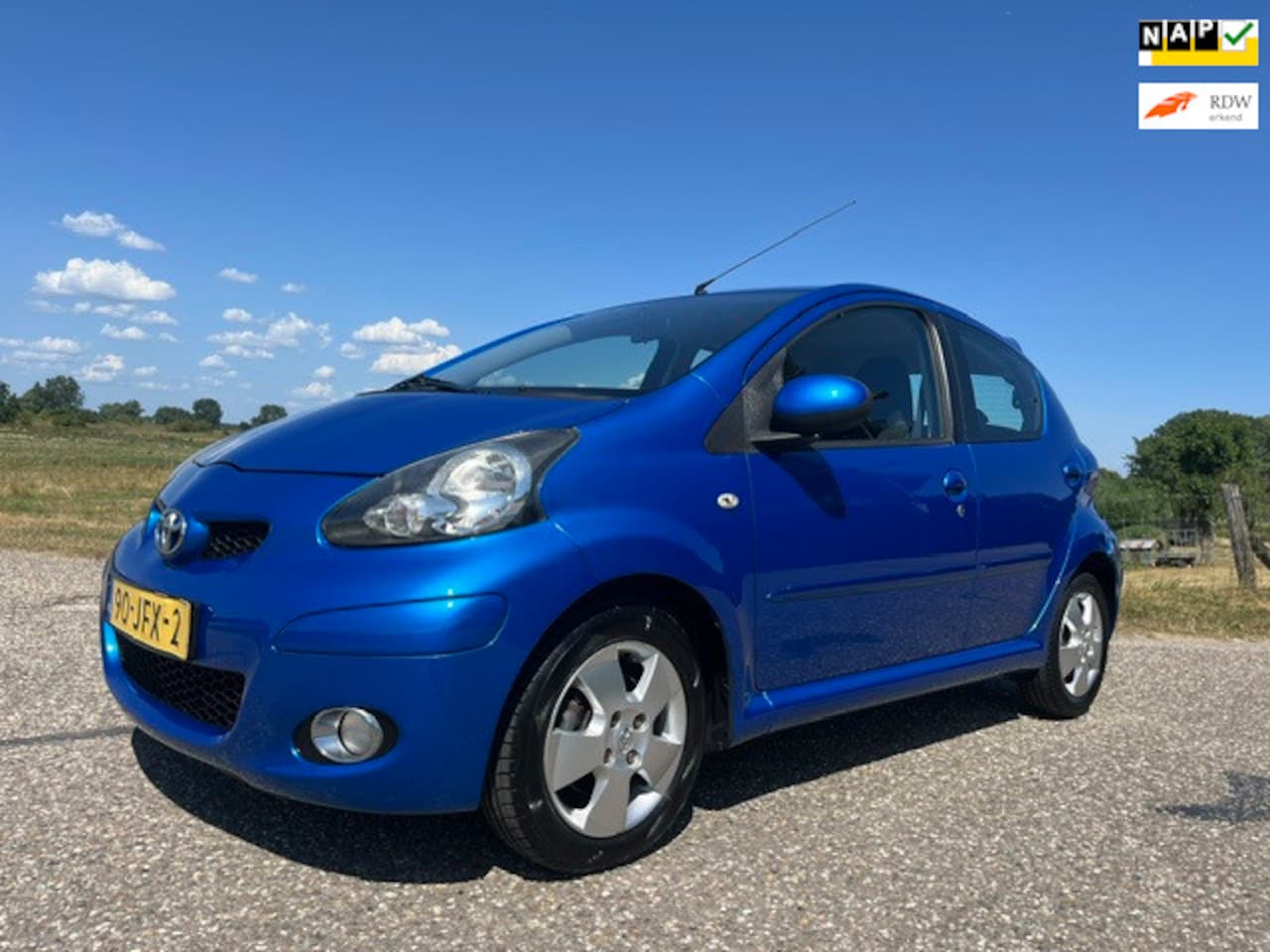 Toyota Aygo - 1.0-12V Aico 5 drs el ramen 84738 km nap bj 2009 - AutoWereld.nl