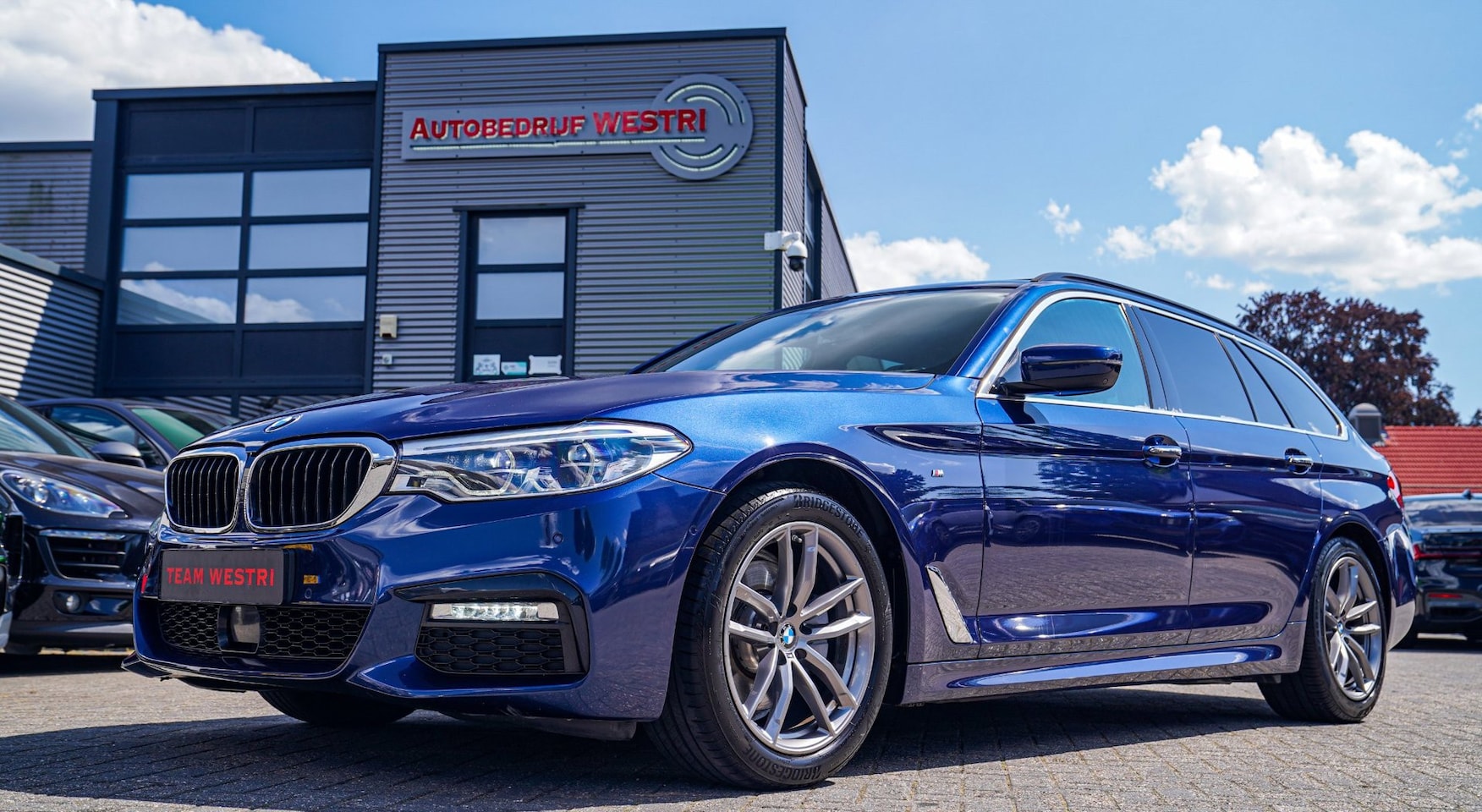 BMW 5-serie Touring - 520i High Executive | M-pakket | Panorama | Elektrisch wegklapbare trekhaak | Adaptieve cr - AutoWereld.nl