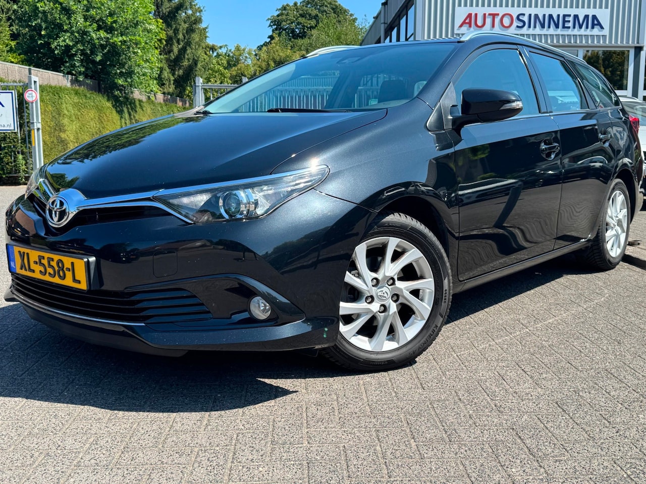 Toyota Auris Touring Sports - 1.2T Active | Trekhaak | All Season | Climate Control | Cruise Control | - AutoWereld.nl