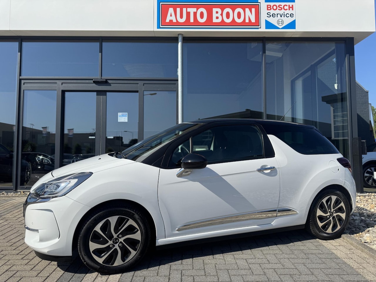 Citroën DS3 - 1.2 82PK SO CHIC 2-TONE NAVI/P-CAM/CLIMA/ LED/2XPDC/LMV/MEDIA/BTA/P-GLAS/KUIPZETELS - 2 EI - AutoWereld.nl