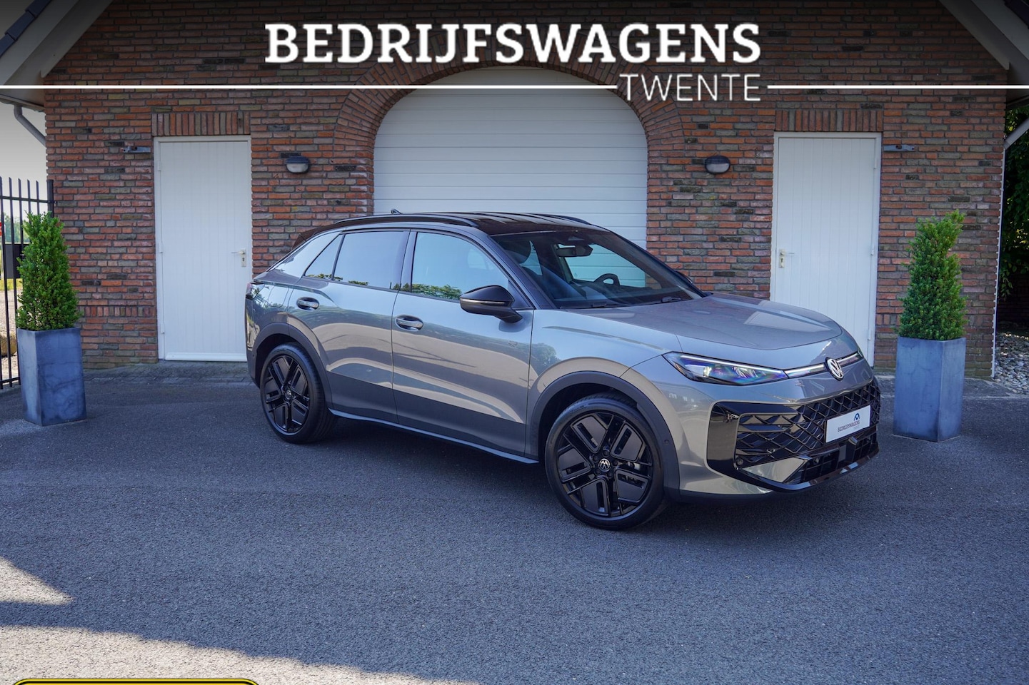 Volkswagen T-Roc - R-Line First Edition IQ.light Apple Carplay Black style Stoel-/stuur verwarming 19 Inch Ca - AutoWereld.nl