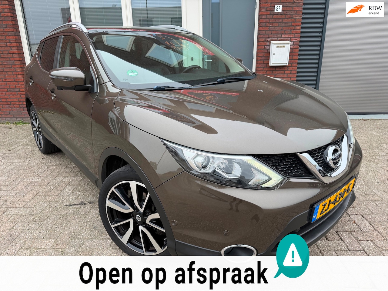 Nissan Qashqai - 1.2 Tekna / Navi / Pano / Leder / Camera / PDC - AutoWereld.nl