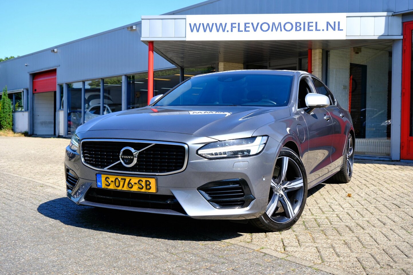 Volvo S90 - 2.0 T8 AWD R-Design Aut. Pano|Bowers&Wilkins|HUD|BLIS|LMV|Enz! - AutoWereld.nl