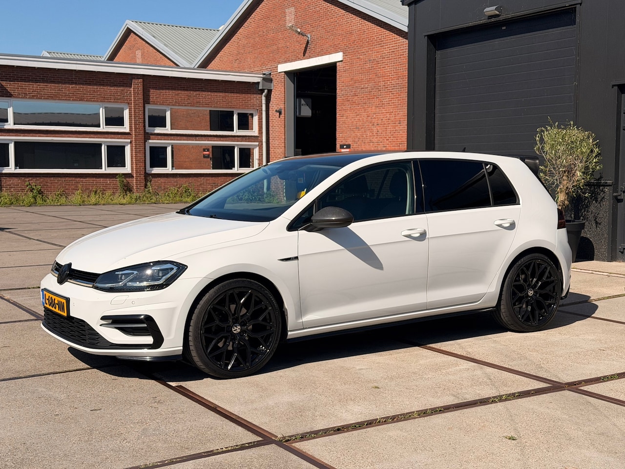 Volkswagen Golf - 1.4 TSI R-Line Automaat Matrix Virtual dash - AutoWereld.nl