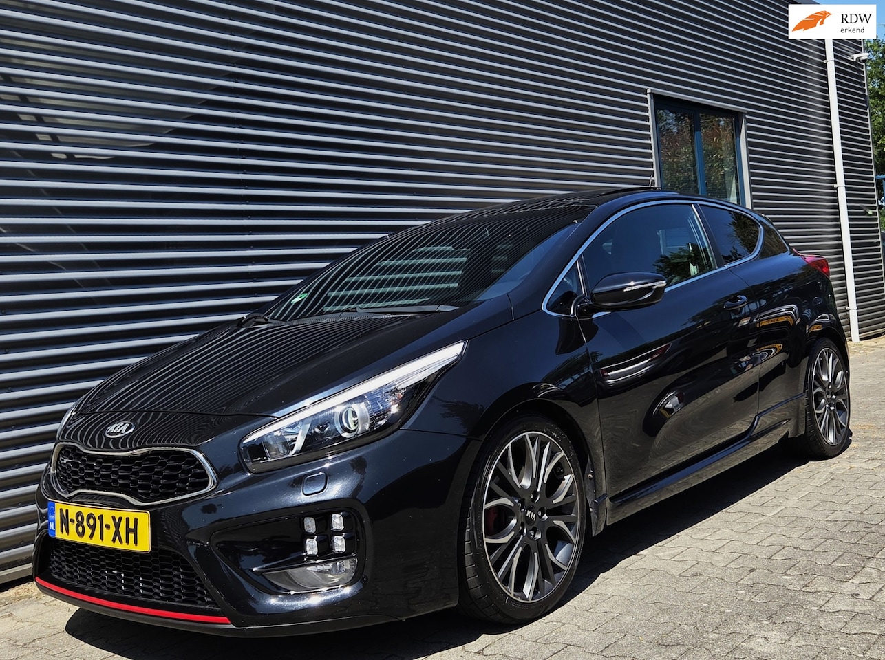 Kia Pro cee'd - 1.6 GT 204Pk 05-2015 Black Pearl Metallic - AutoWereld.nl