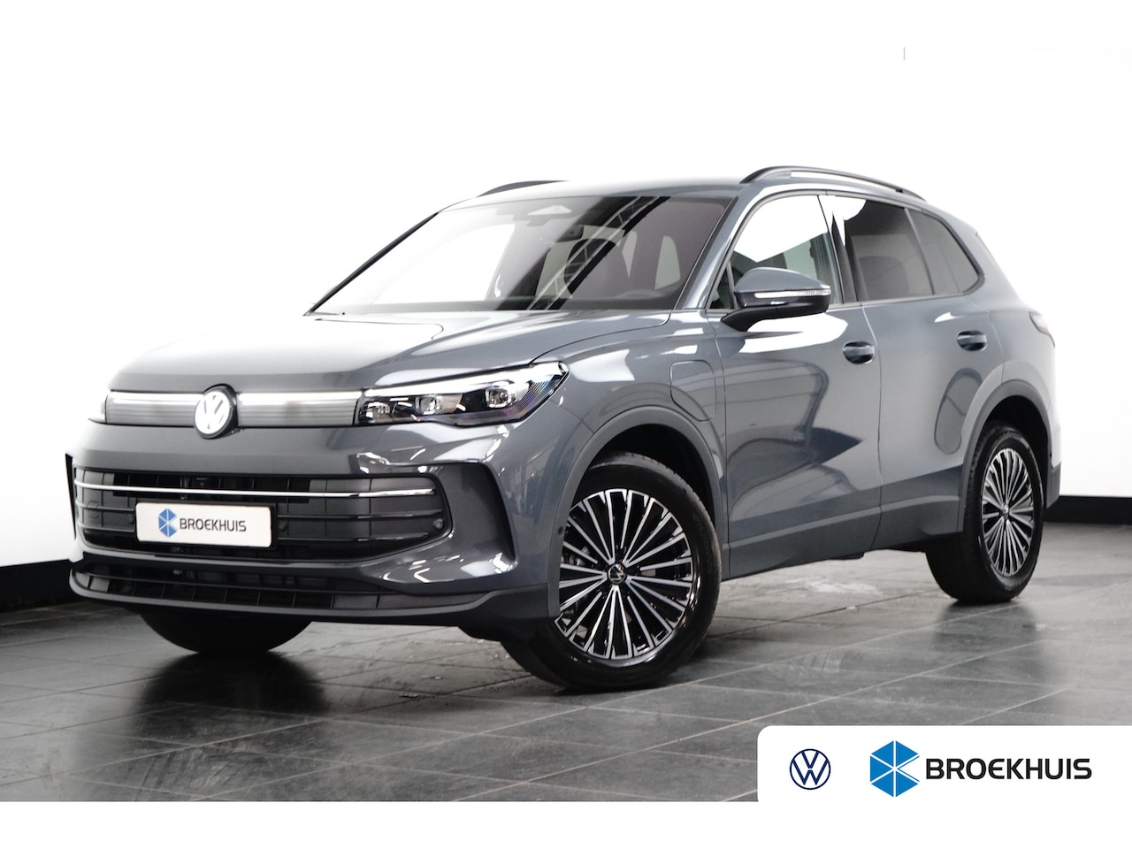Volkswagen Tiguan - 1.5 TSI eHybrid 150 kW Life | Stoelverw. | Camera | Navi By App | Climate Control | LED - AutoWereld.nl