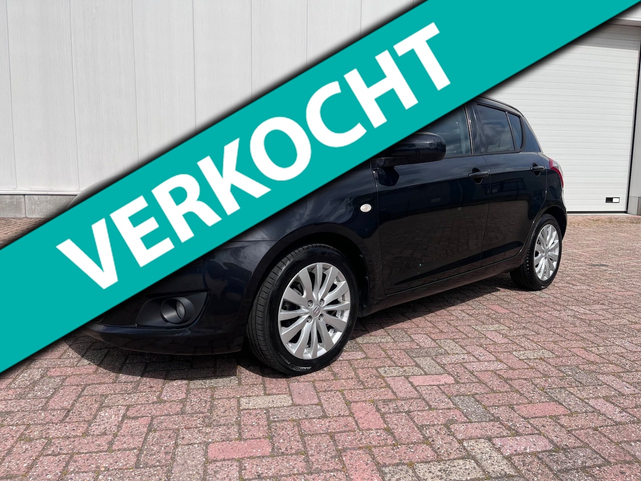 Suzuki Swift - 1.2 Exclusive EASSS stoelverwarming airco navigatie 5 deurs 2013 - AutoWereld.nl