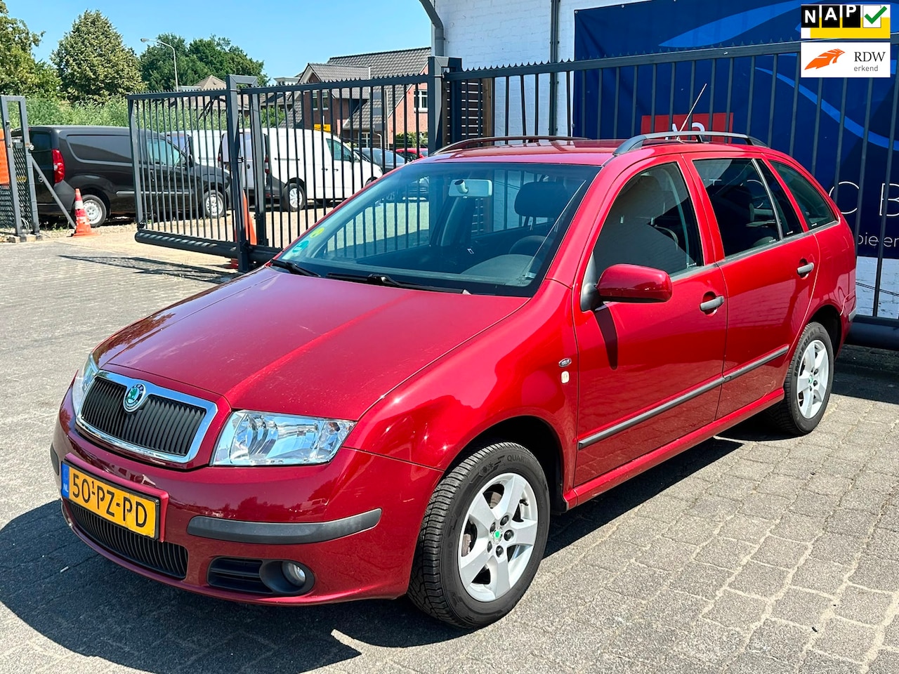 Skoda Fabia Combi - 1.4-16V Elegance / AIRCO / SENSOREN / TREKHAAK / NAP!! - AutoWereld.nl