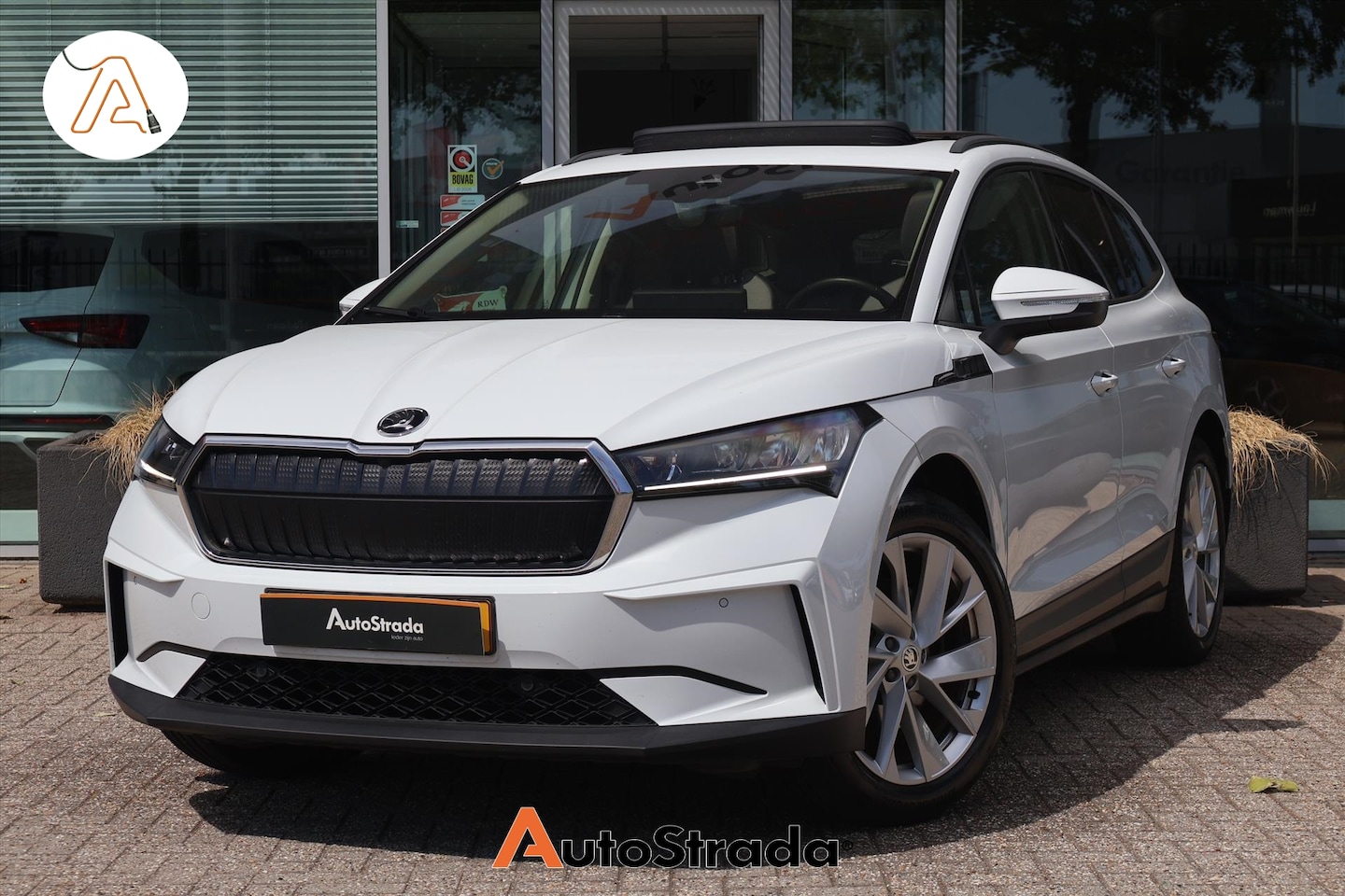 Skoda Enyaq iV - 60 180pk SoH 92% | Trekhaak | Pano | Camera | LED | Navigatie | Cruise | Climate | Carplay - AutoWereld.nl
