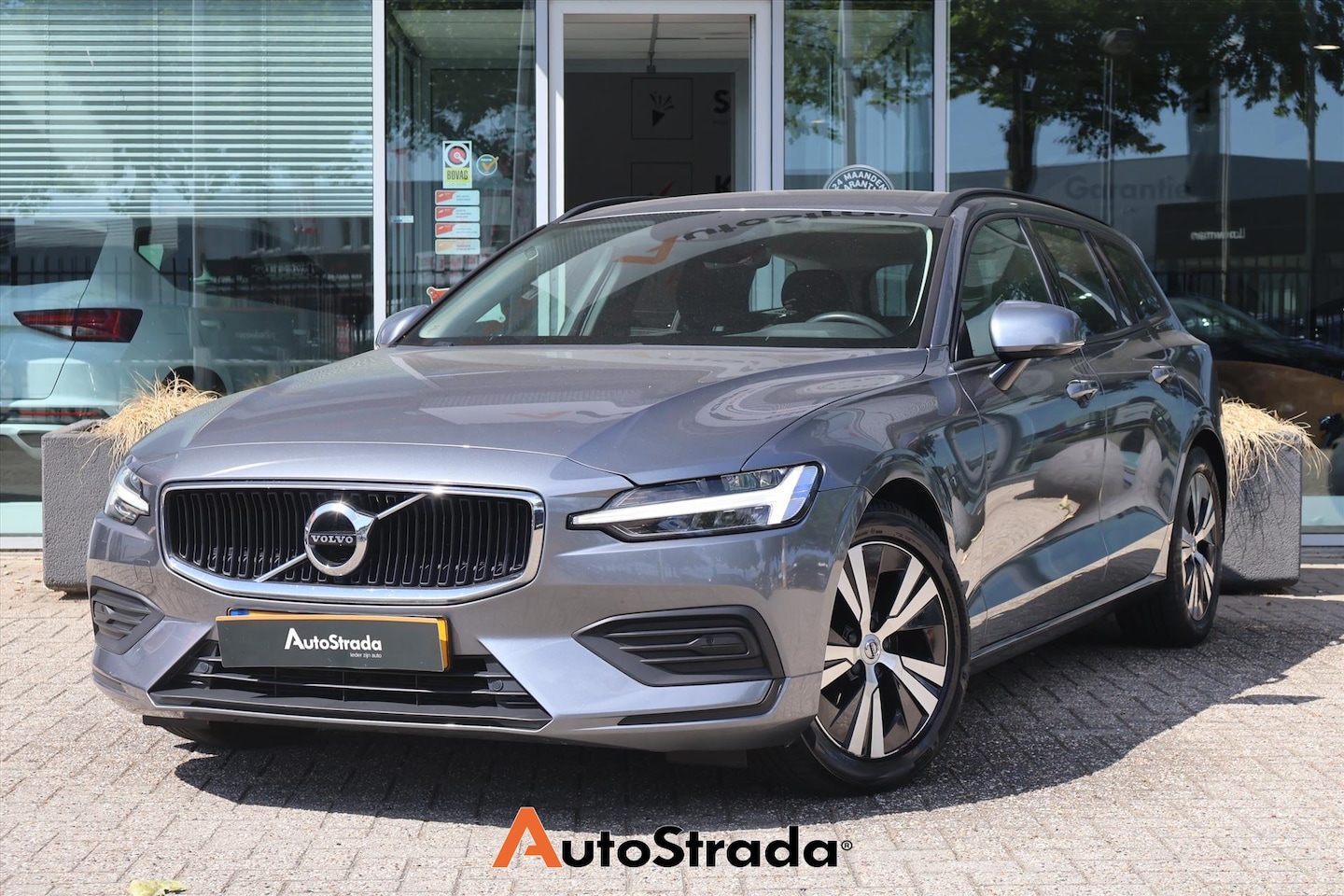 Volvo V60 - B3 Momentum Advantage 163pk | Stoelverwarming | LED | Camera | ACC | Climate | Trekhaak | - AutoWereld.nl