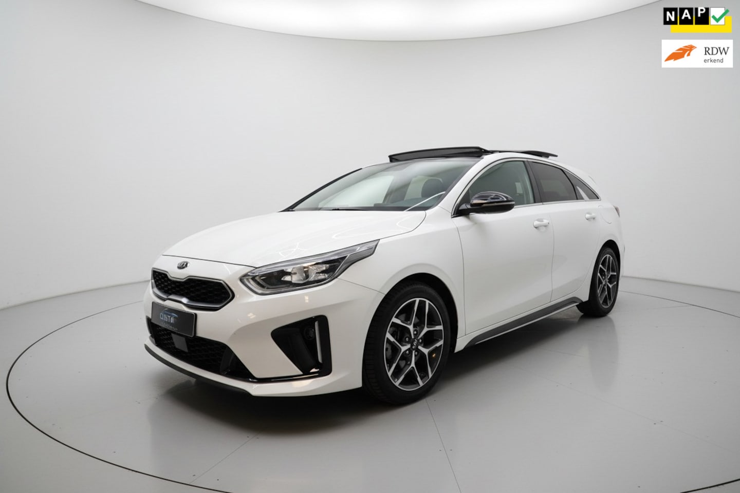 Kia Pro cee'd - 1.4 T-GDI GT-Line PANO KEYLESS CAMERA STOELV - AutoWereld.nl