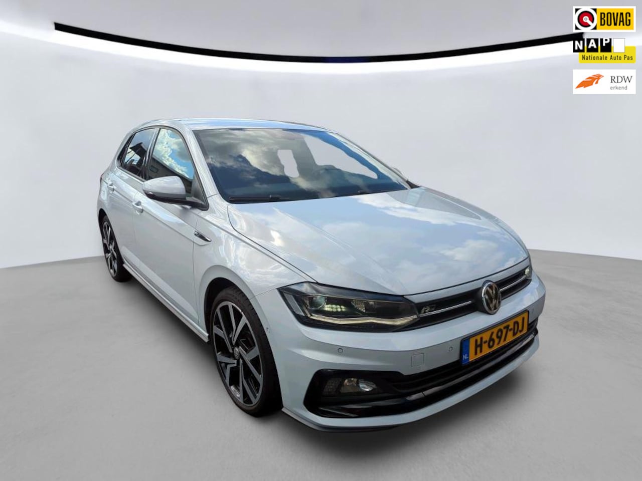Volkswagen Polo - 1.5 TSI 150PK Highline Busines R Line+Led+navigatie+Vitrual+camera+Leder+18"Lmv+Parkeer-Hu - AutoWereld.nl