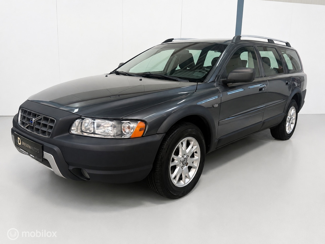 Volvo XC70 - 2.5 T Kinetic AUTOMAAT / LEER - AutoWereld.nl