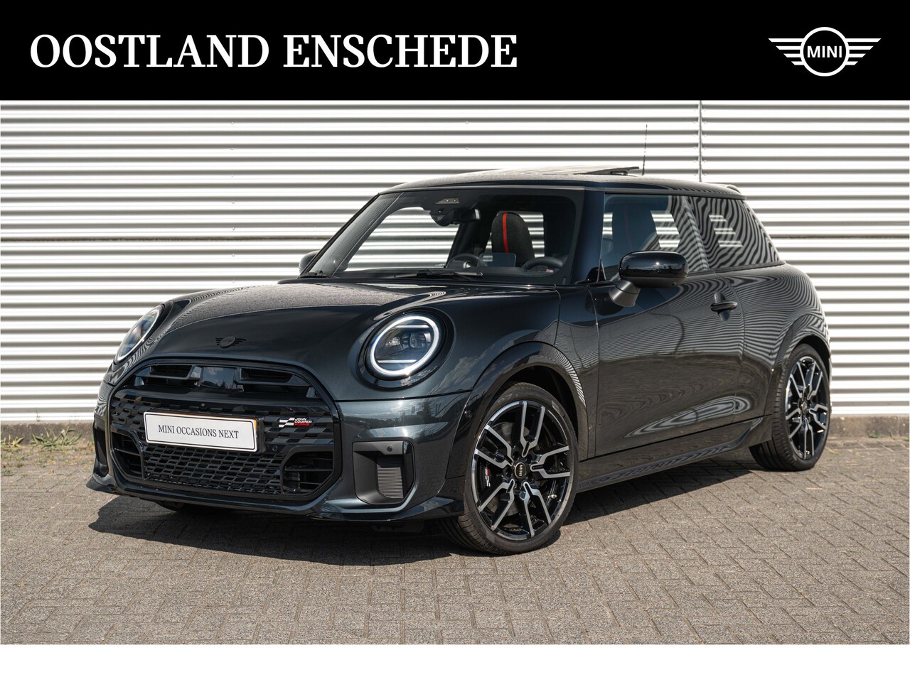 MINI 5-Deurs - Hatchback Cooper S Automaat / John Cooper Works / Pakket XL / 18" JCW Lap Spoke 2-tone - AutoWereld.nl