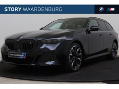 BMW i5 Touring - eDrive40 M Sport / Panoramadak / Trekhaak / Comfortstoelen / Parking Assistant Plus / Bowe