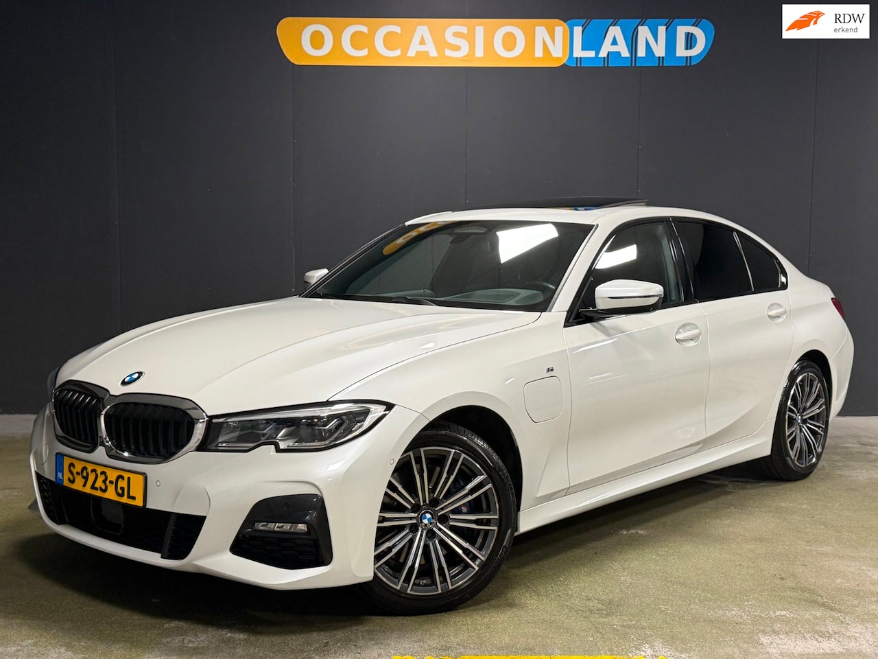 BMW 3-serie - 330e M-Pakket|KANTELDAK|LASER|HUD|MEMORY|ACC|HARMAN|DODEHOEK|SFEER|STUURV|STOELV|360CAM|CA - AutoWereld.nl