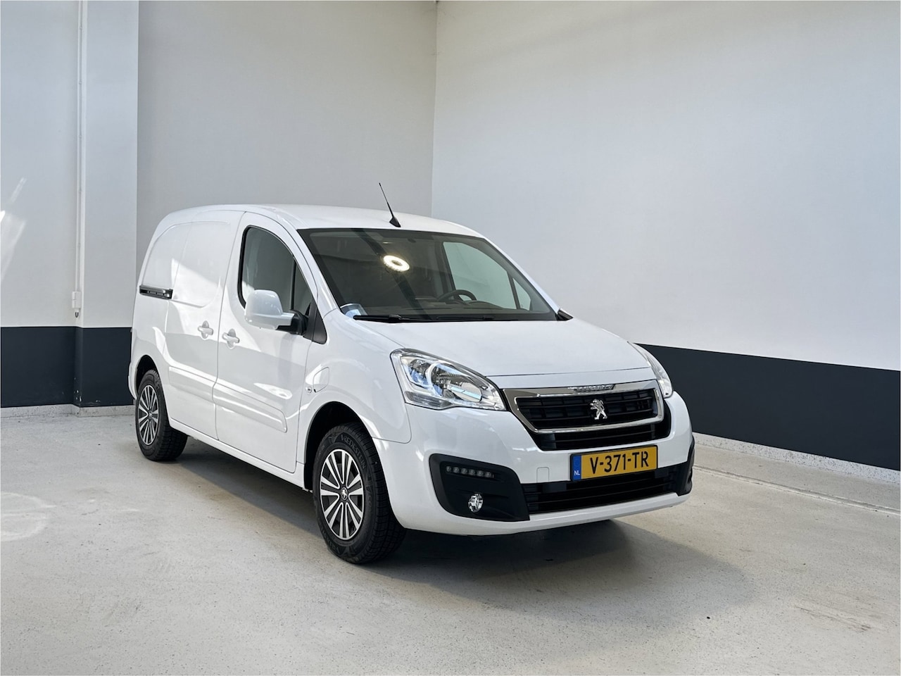 Peugeot e-Partner - Electric L1 Premium Automaat | NL | Apple Carplay/Android auto | PDC | Airco | - AutoWereld.nl