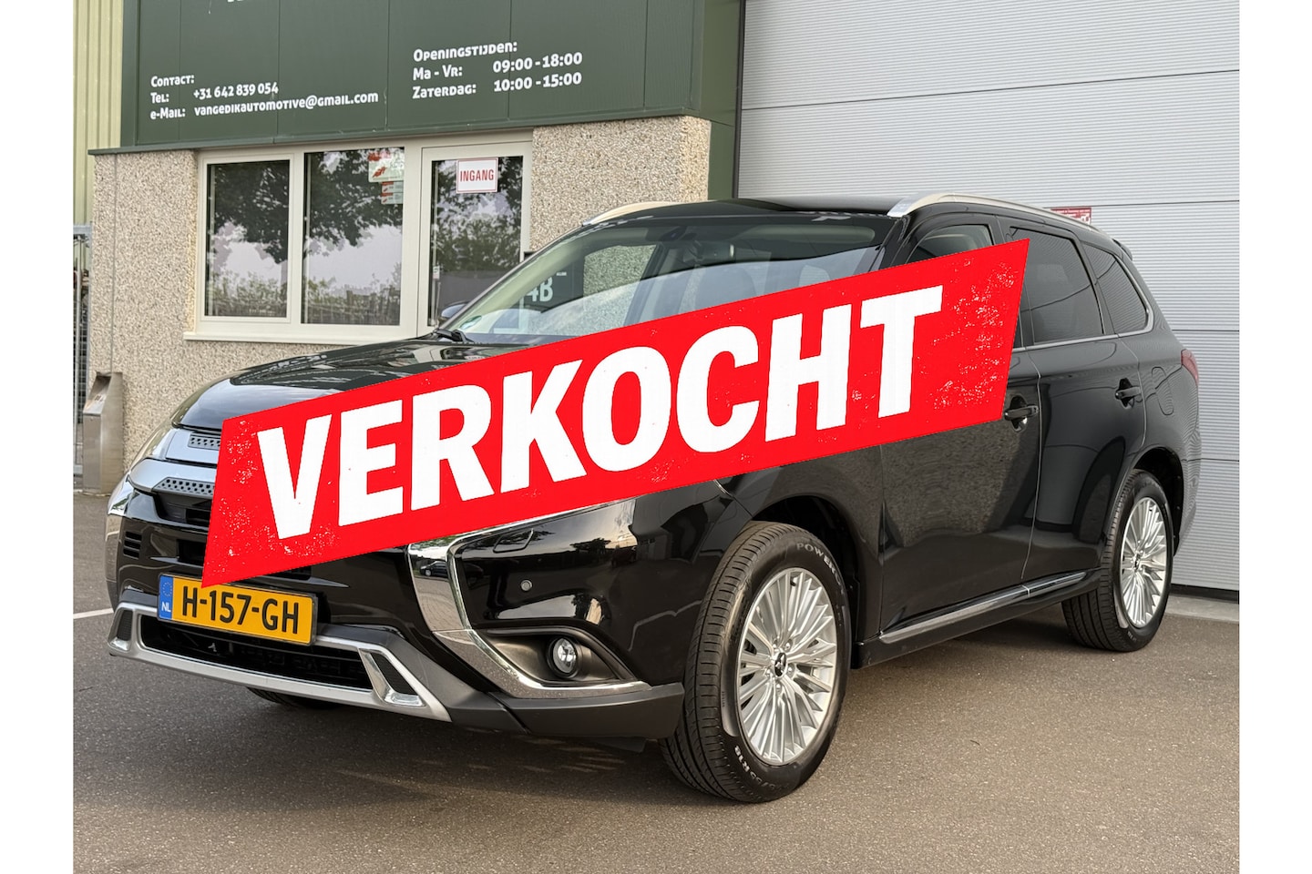 Mitsubishi Outlander - 2.4 PHEV Pure Nap Carplay Keyless Camera Trekhaak Cruise Clima Nav - AutoWereld.nl