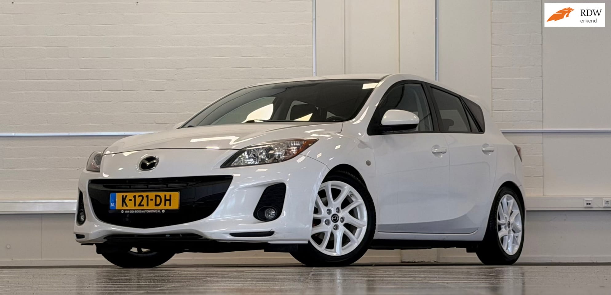 Mazda 3 - 1.6i TS Cruise control Dakspoiler 17" LM velgen Mooi! - AutoWereld.nl