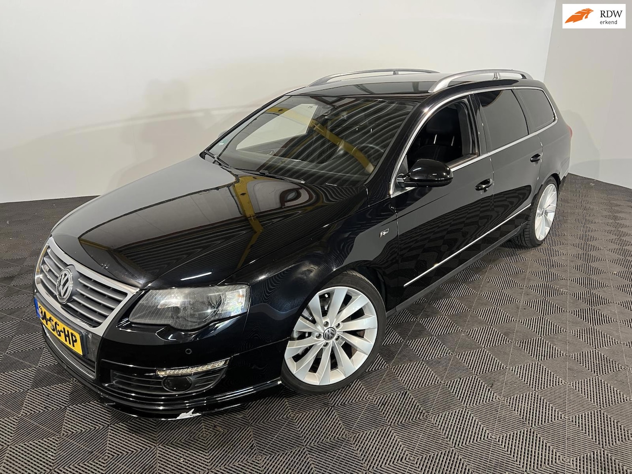 Volkswagen Passat Variant - 2.0 Comfortline NAVI LEDER PSENSOR CRUISE TREKHAAK 2 X SLEUTELS - AutoWereld.nl