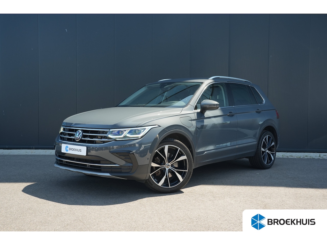 Volkswagen Tiguan - 1.4 TSI eHybrid 245pk Elegance | Camera | Stuur & Stoelverwarming | Head-Up | Keyless - AutoWereld.nl