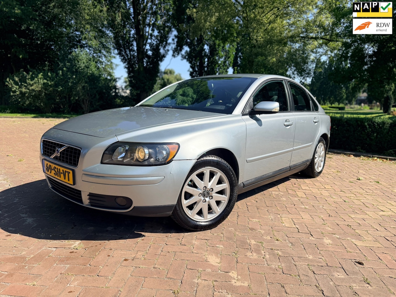 Volvo S40 - 1.8 Momentum | Airco | Clima | Cruise | Trekhaak - AutoWereld.nl