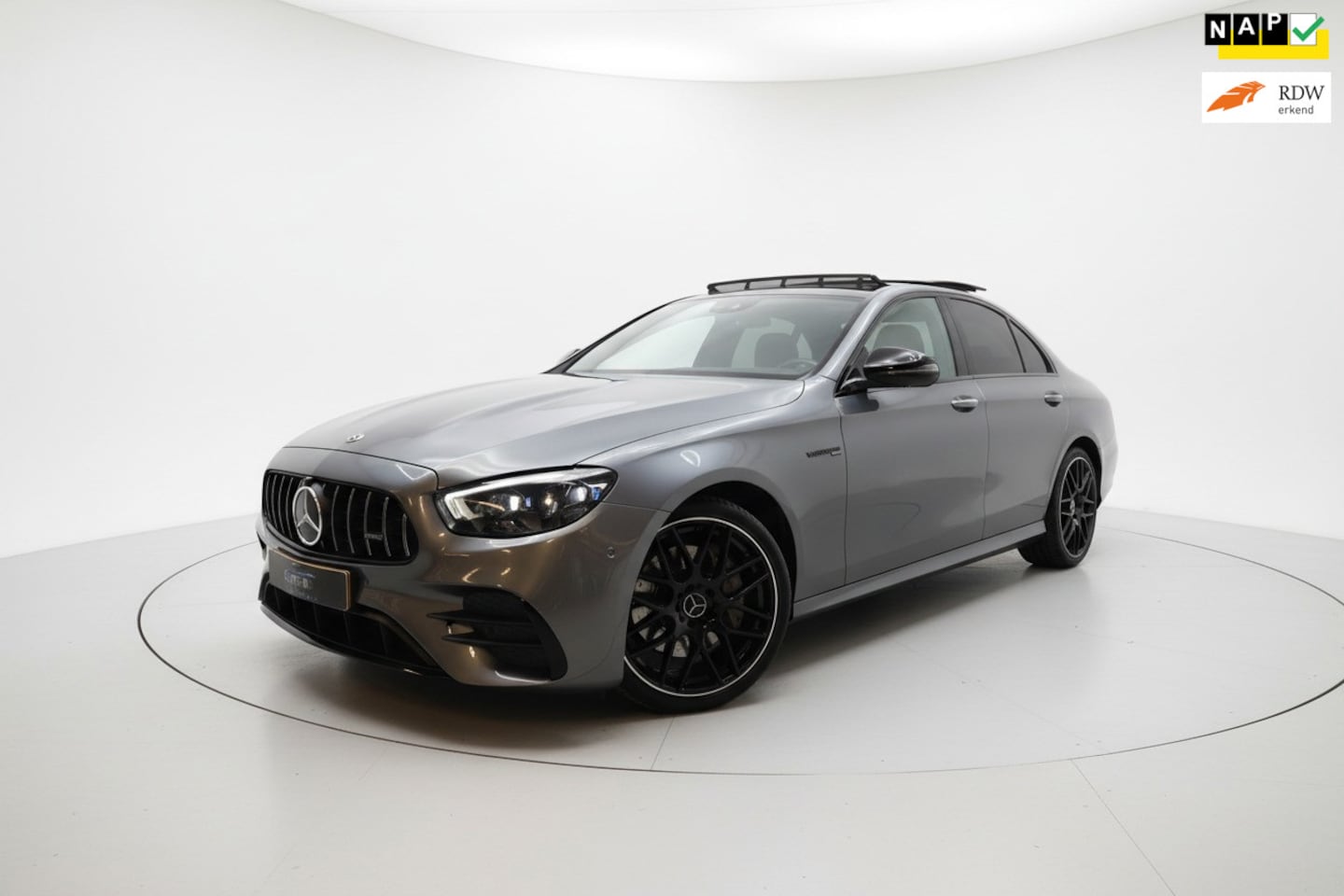 Mercedes-Benz E-klasse - 200 AMG NIGHT PANO SFEER 360 LEER - AutoWereld.nl