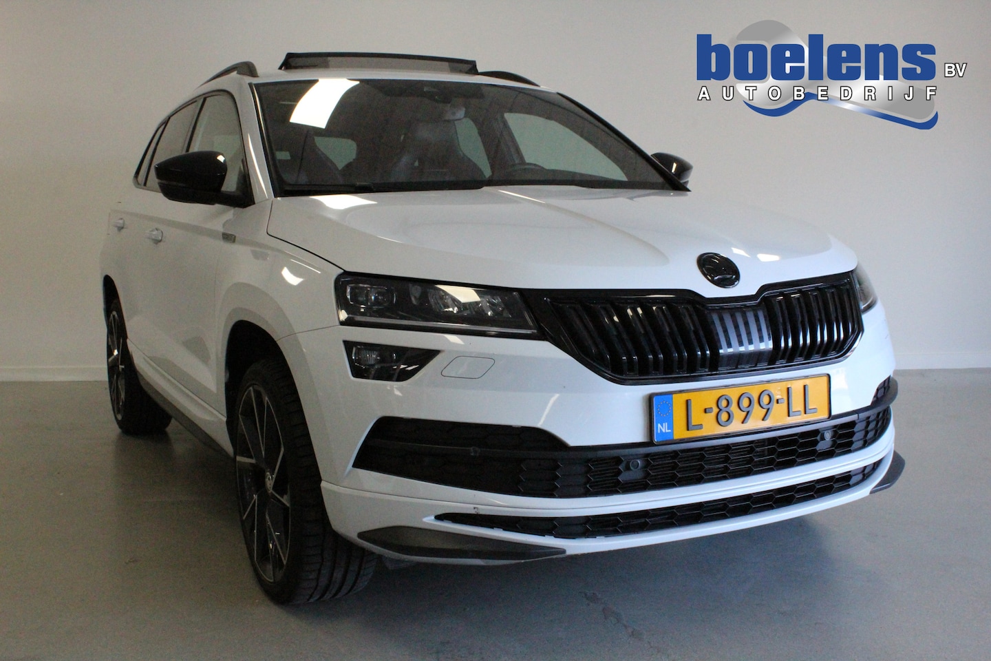 Skoda Karoq - 1.5 TSI ACT Sportline Business | PANO-DAK | SFEER | 19'LMV | CAMERA | NAVIGATIE | BLINDSPO - AutoWereld.nl