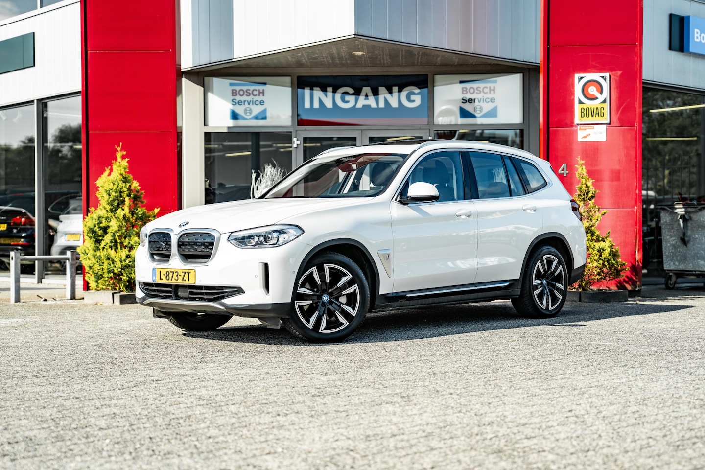 BMW iX3 - Executive 80 kWh | Pano dak | Camera | Tabacco leder | ACC | SOH 98% - AutoWereld.nl