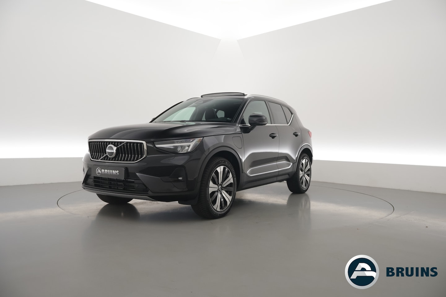 Volvo XC40 - 1.5 T4 Plug-in hybrid Ultimate Bright | Pano-dak | Adap. cruise | sportstoelen | camera | - AutoWereld.nl