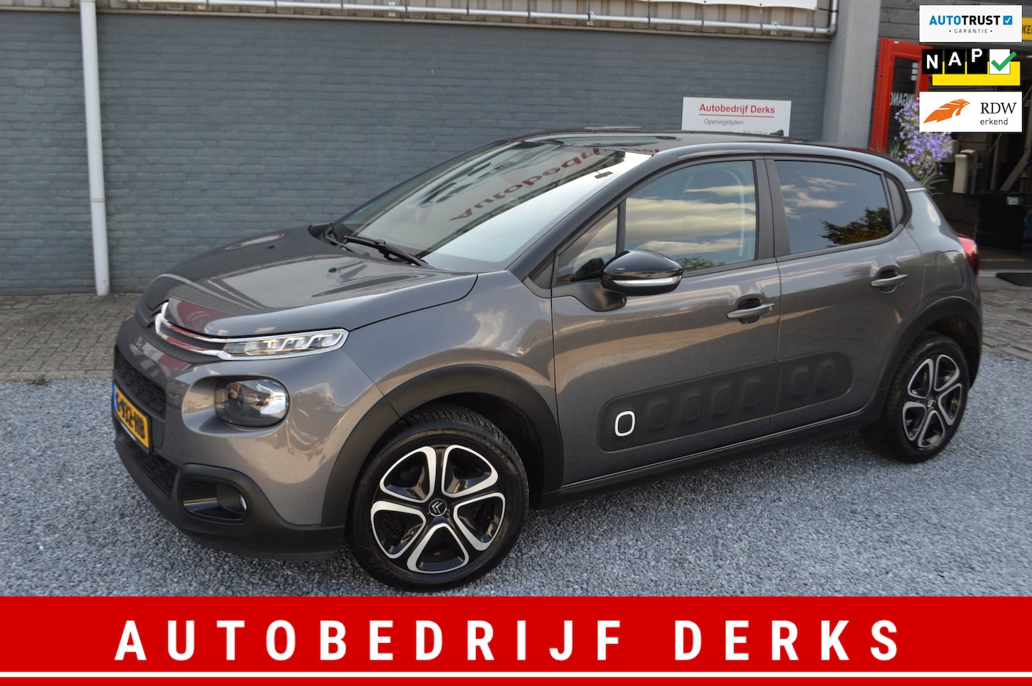 Citroën C3 - 1.2 PureTech Nieuwstaat | Airco | Navi | PDC| Garantie - AutoWereld.nl