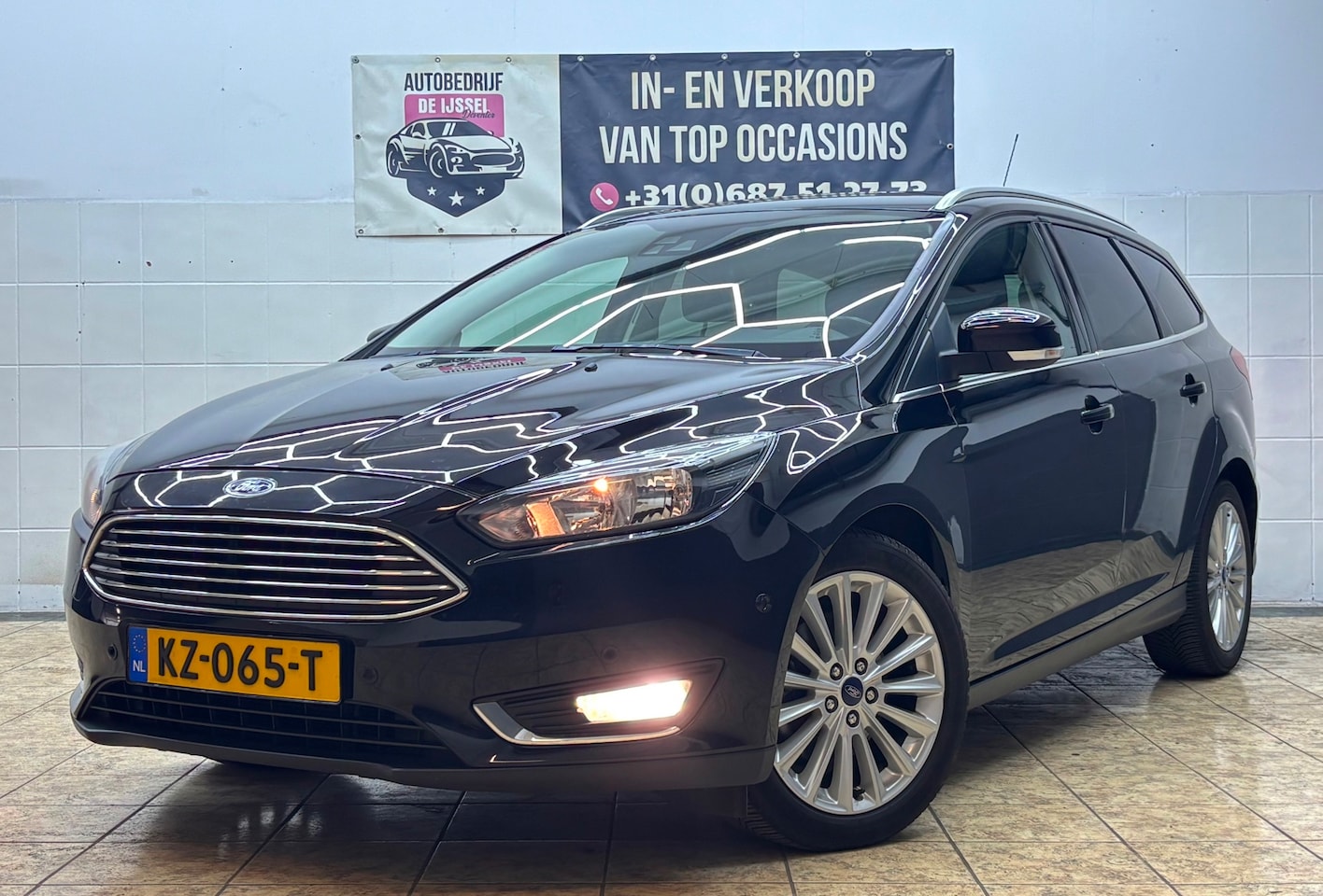 Ford Focus Wagon - 1.5 Titanium/ 2DE EIG/ NW APK / Distributie V.V - AutoWereld.nl