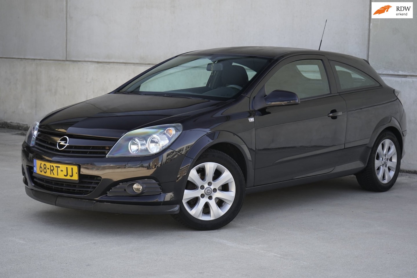 Opel Astra GTC - 1.8 Sport 1.8 Sport, camera, carplay, airco, nap - AutoWereld.nl