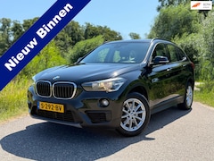 BMW X1 - SDrive18i High Executive / Automaat / Panorama dak / Leder / Navigatie / Trekhaak / Stoelv