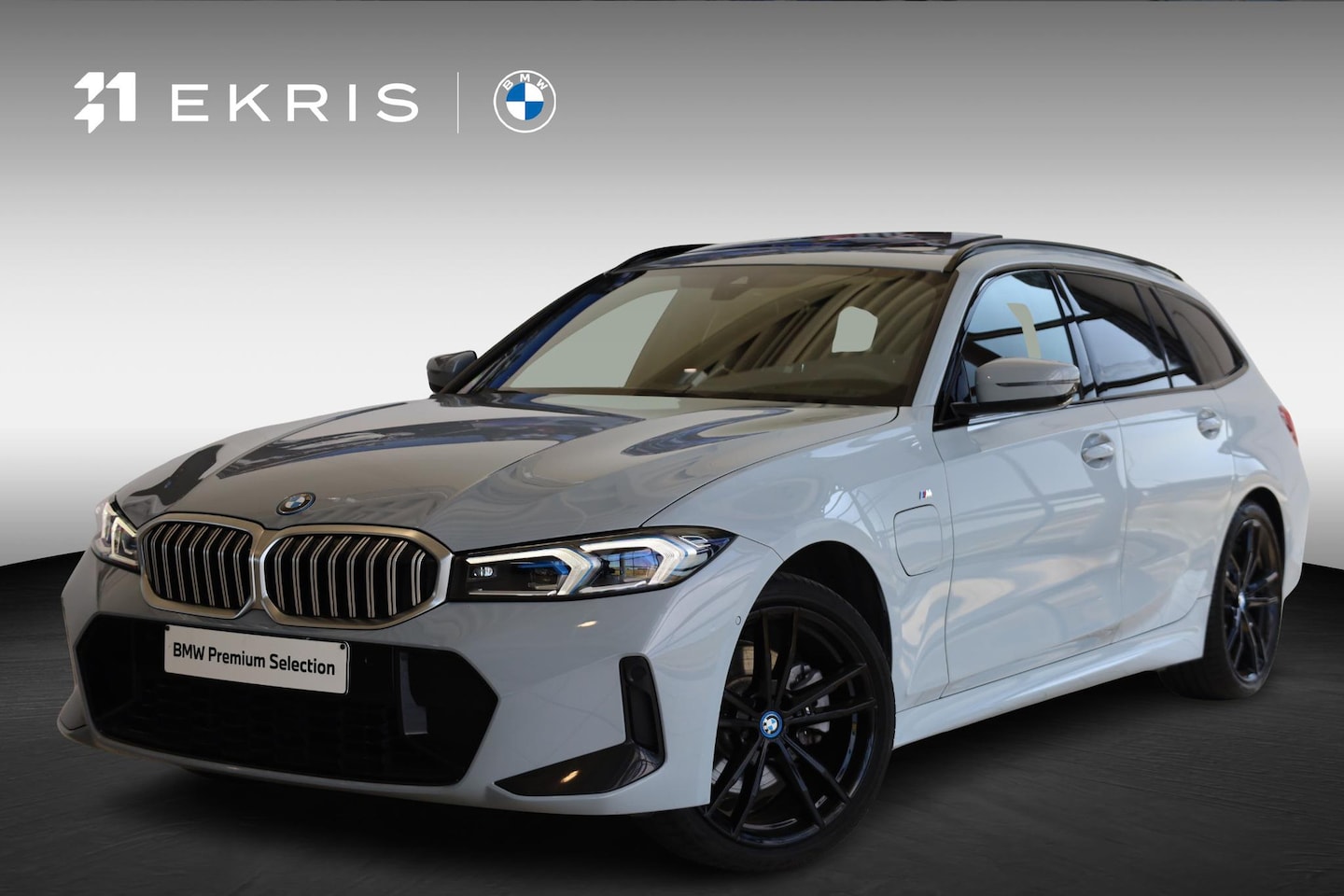 BMW 3-serie Touring - 330e xDrive M Sportpakket | Elektr. Trekhaak | Driving Assistant | Panorama dak | xDrive | - AutoWereld.nl