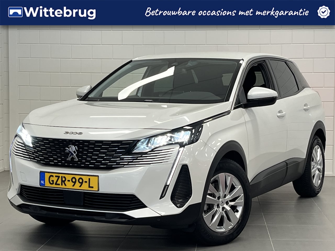 Peugeot 3008 - 1.2 PureTech Active Pack AUTOMAAT | TREKHAAK | NAVIGATIE | PARKEERCAMERA - AutoWereld.nl