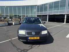 Volkswagen Bora - 1.6-16V Comfortline