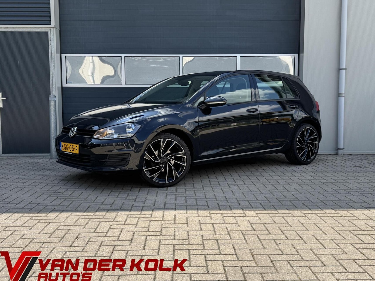 Volkswagen Golf - 1.2 TSI Connected Series | Cruise | Stoelverwarming | Standkachel | Airco | Sensoren - AutoWereld.nl