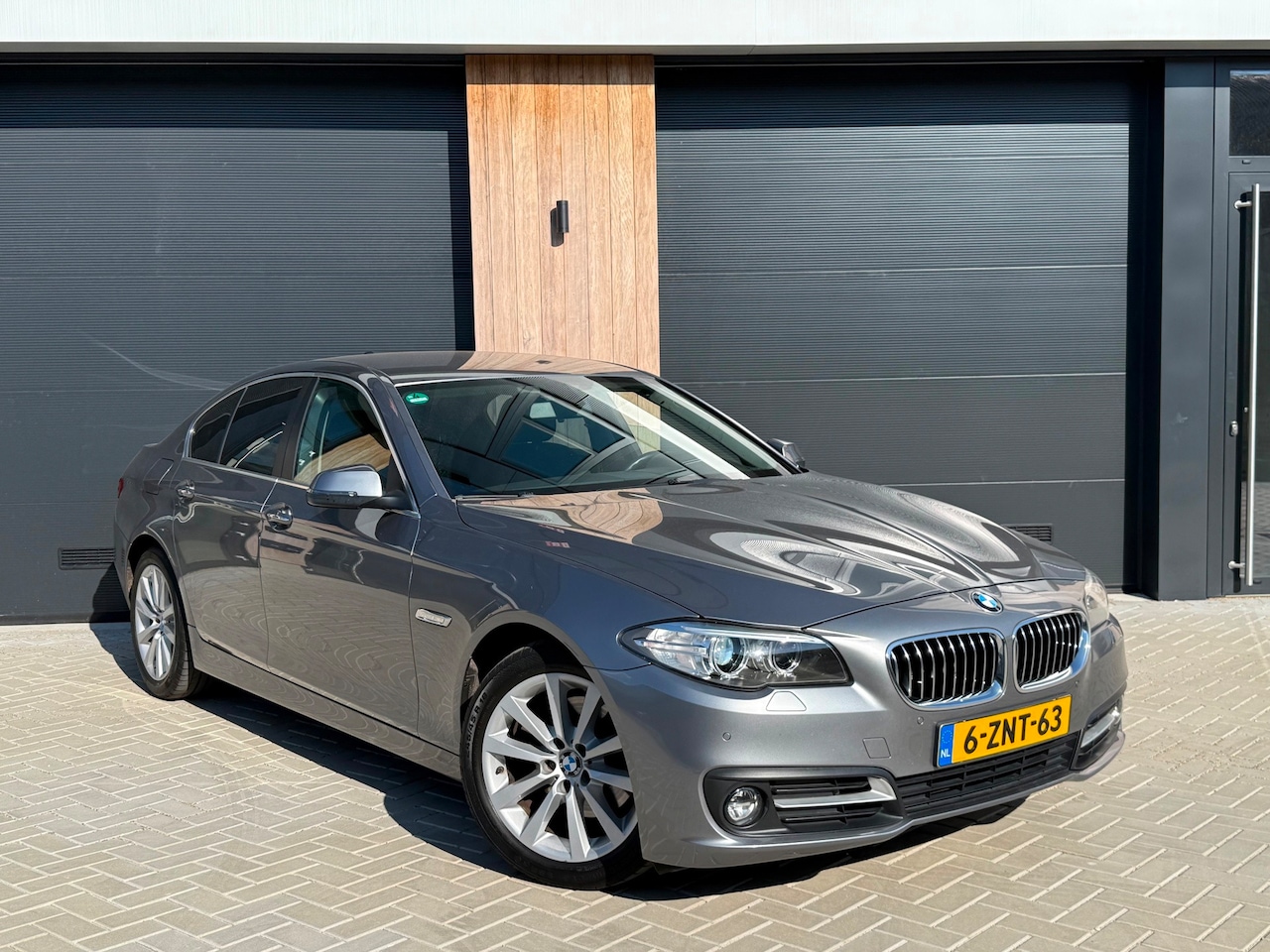 BMW 5-serie - 520d Executive (bj 2015) EURO6-PDC-XENON-LED-NAP KM! - AutoWereld.nl