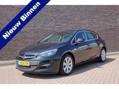 Opel Astra - 1.4 Turbo Blitz, keurige auto, navigatie, sportvelgen, 5 deurs, zwart/zwart