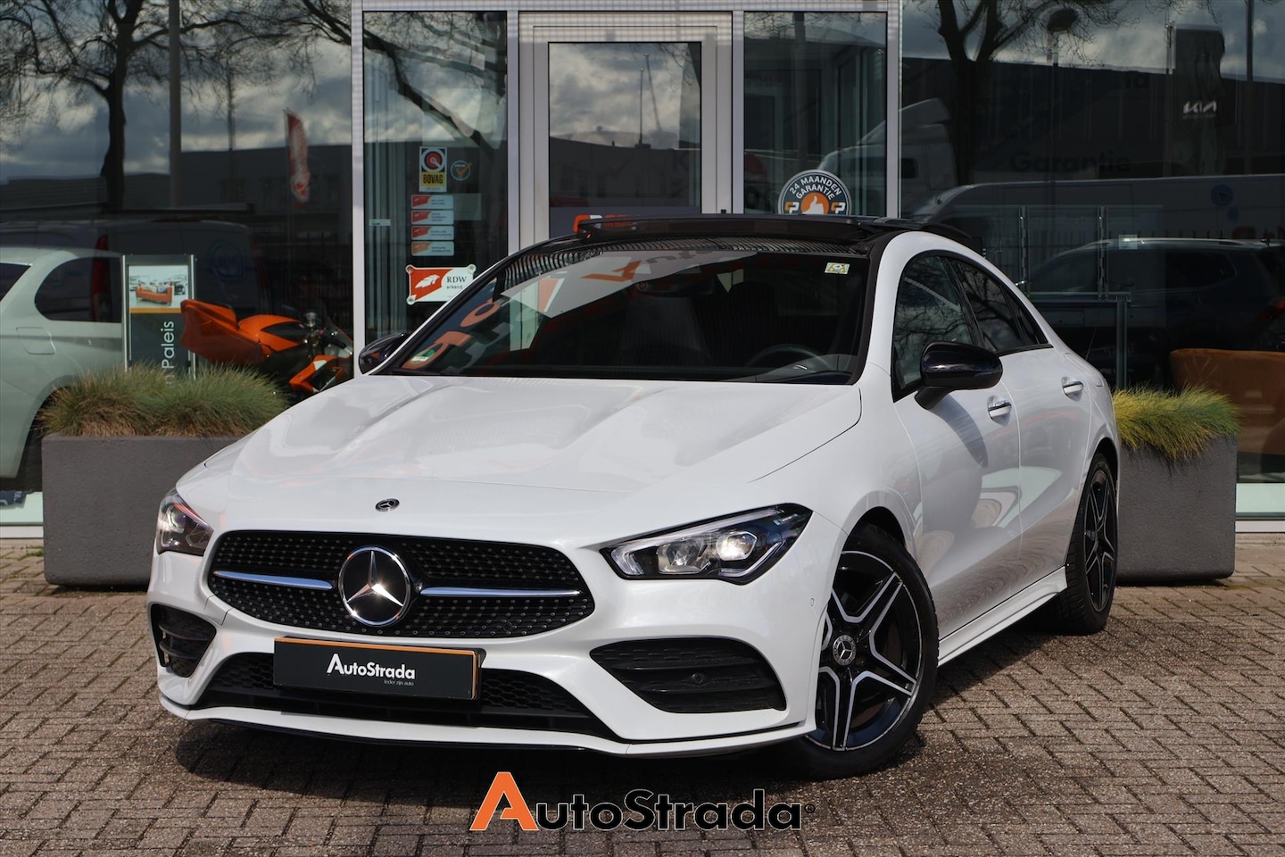 Mercedes-Benz CLA-Klasse - Coupé 180 AMG-Line 136PK | Sfeerverlichting | Pano | Night Pakket | DAB | Virtual - AutoWereld.nl