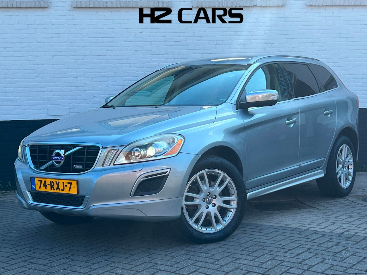 Volvo XC60 - 2.0 T5 R-Design/Automaat/Leder/Trekhaak/PDC/Navi/Cruise - AutoWereld.nl