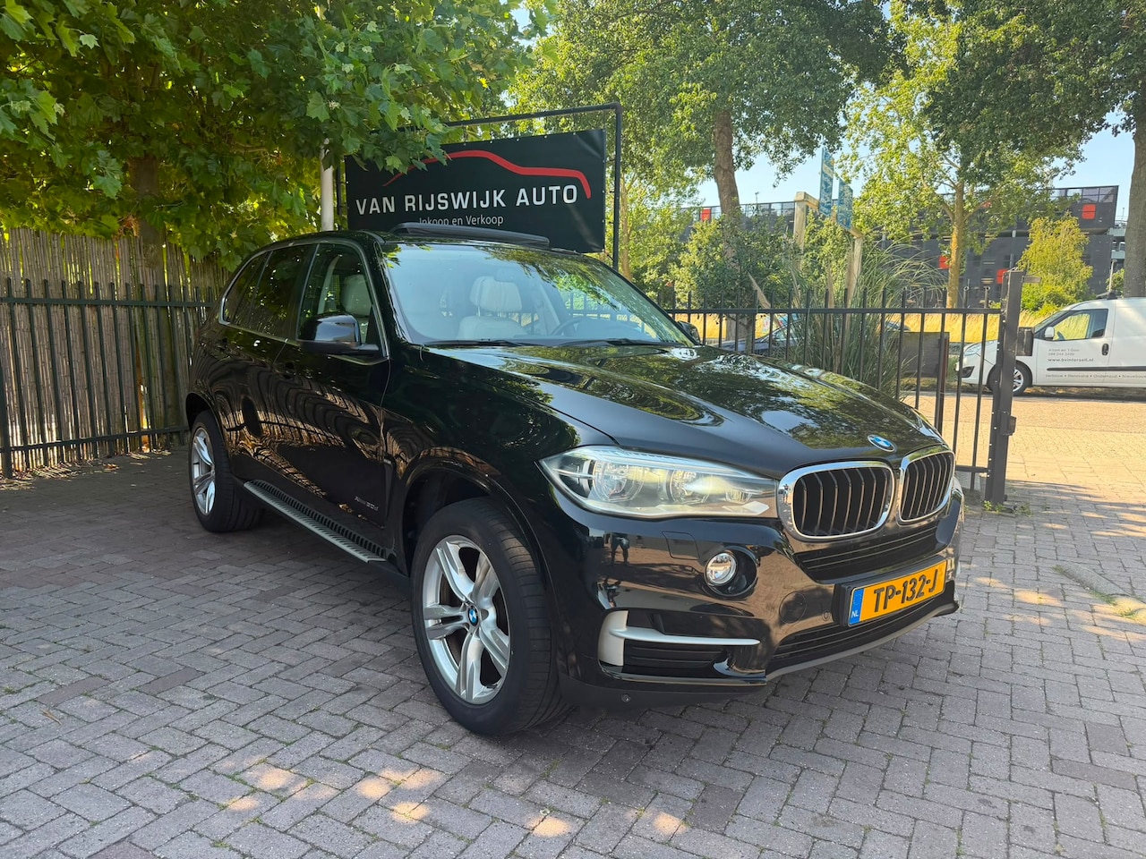 BMW X5 - XDrive30d Xenon Leder Pano Camera Nav H&K - AutoWereld.nl