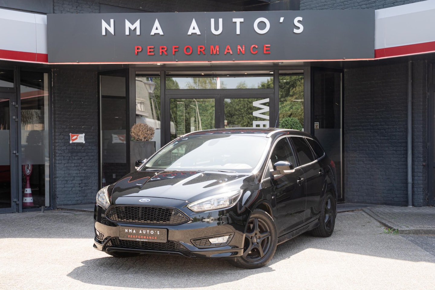 Ford Focus Wagon - 1.5 ST-Line BLACK ON BLACK/CRUISE/AIRCO/FACELIFT/DEALER ONDERHOUDEN/2E EIGENAAR - AutoWereld.nl