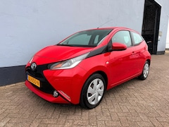 Toyota Aygo - 1.0 VVT-i x-play - Airco - Achteruitrijcamera