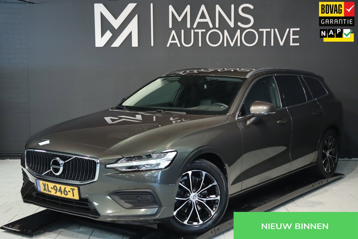 Volvo V60 - 2.0 D3 Momentum / NAP / CRUISE / CARPLAY / PDC VOOR + ACHTER - AutoWereld.nl